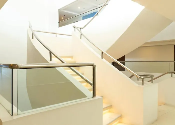 Stylish Urban In 38 Park Avenue *
